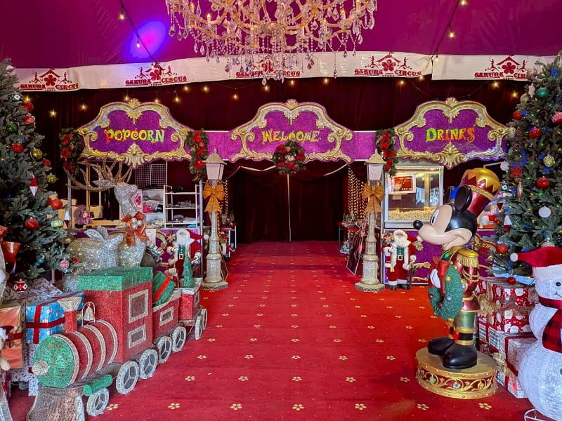 さくらサーカス　奈良公演　テントを入ったところ